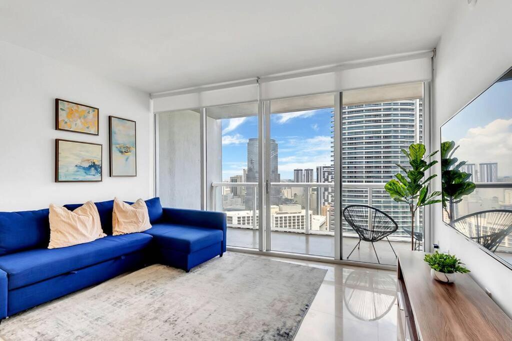 Penthouse ICON W hotel WaterViews balcony Brickell