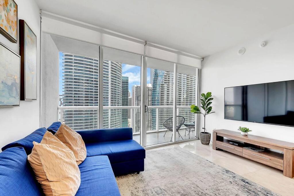 Penthouse ICON W hotel WaterViews balcony Brickell