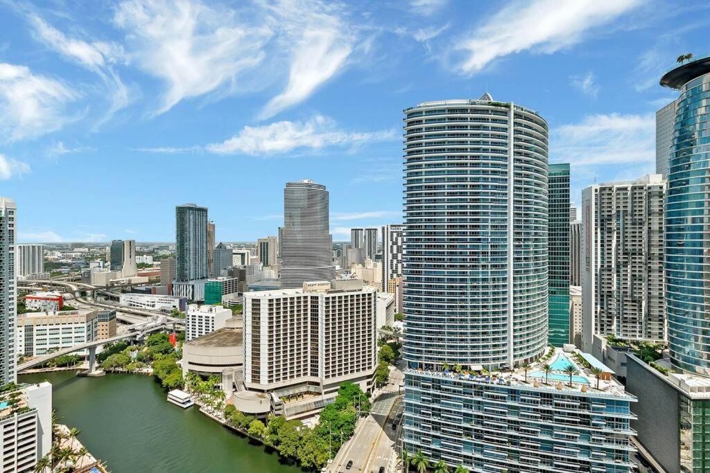 Penthouse ICON W hotel WaterViews balcony Brickell