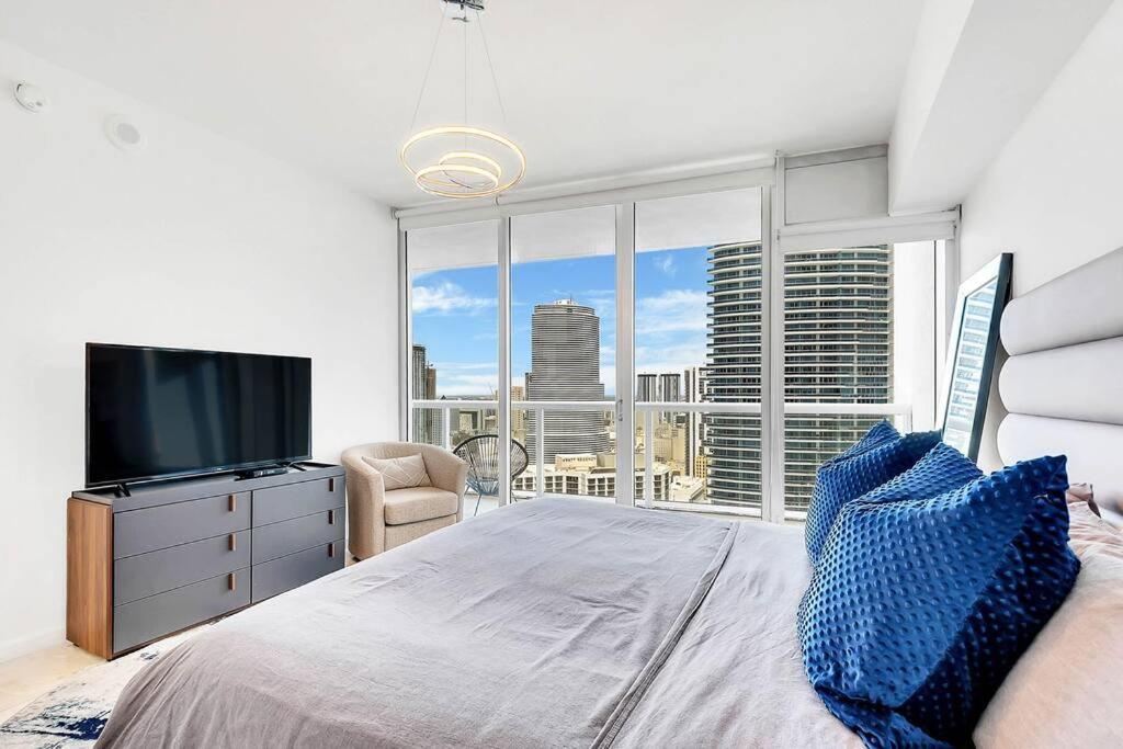 Penthouse ICON W hotel WaterViews balcony Brickell