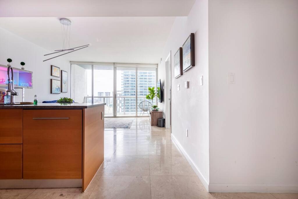 Penthouse ICON W hotel WaterViews balcony Brickell