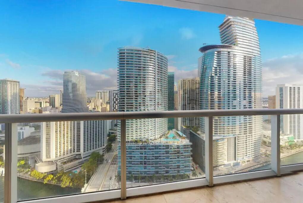 Penthouse ICON W hotel WaterViews balcony Brickell