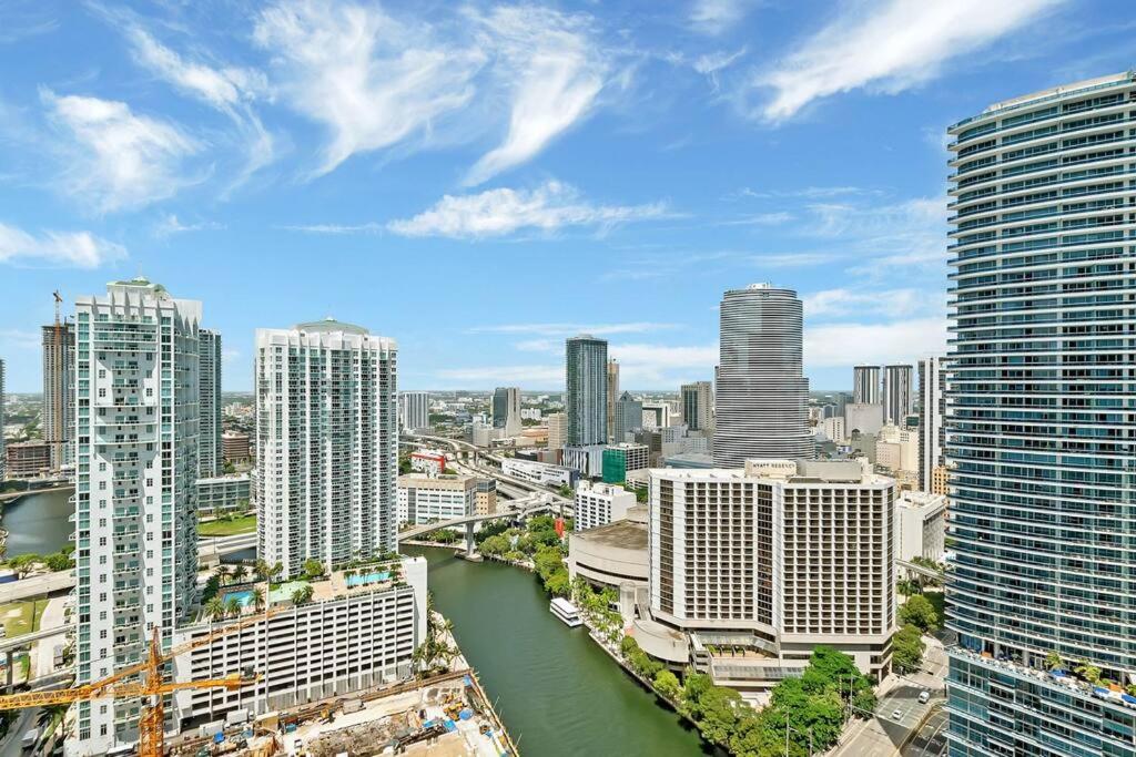 Penthouse ICON W hotel WaterViews balcony Brickell