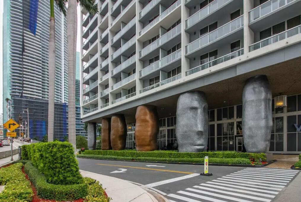 Penthouse ICON W hotel WaterViews balcony Brickell