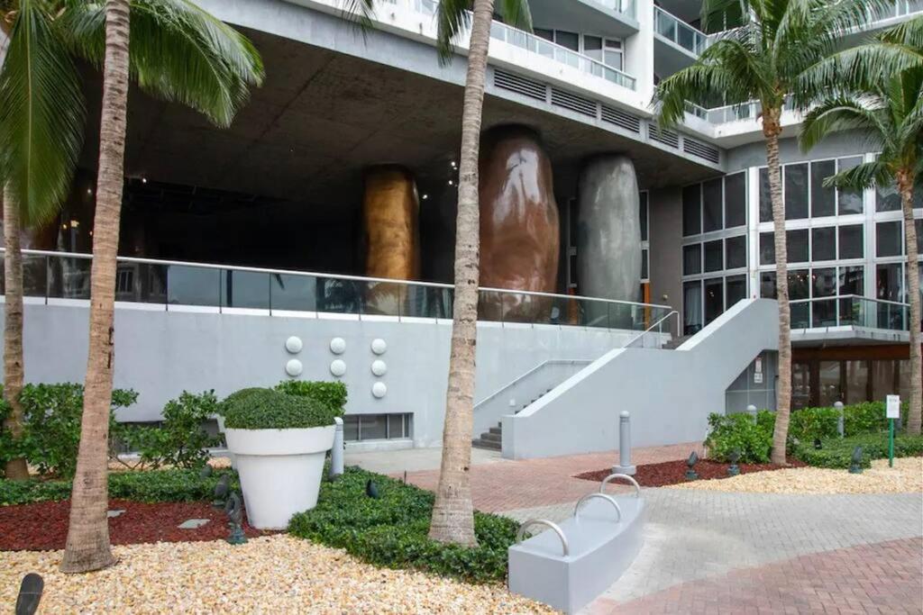 Penthouse ICON W hotel WaterViews balcony Brickell