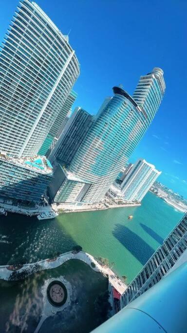 Penthouse ICON W hotel WaterViews balcony Brickell