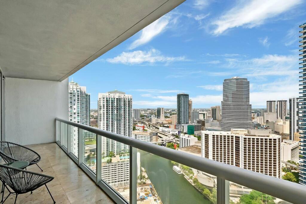 Penthouse ICON W hotel WaterViews balcony Brickell