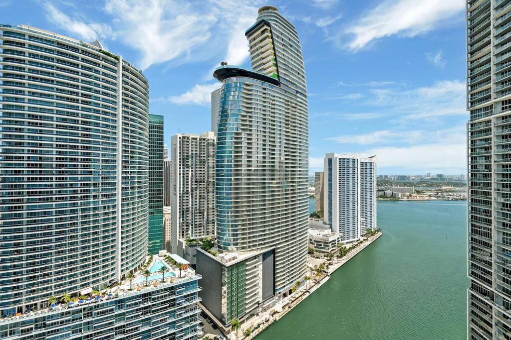 Penthouse ICON W hotel WaterViews balcony Brickell