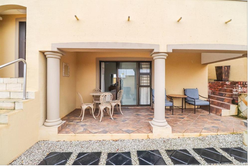 17 Villa Leadwood view 5
