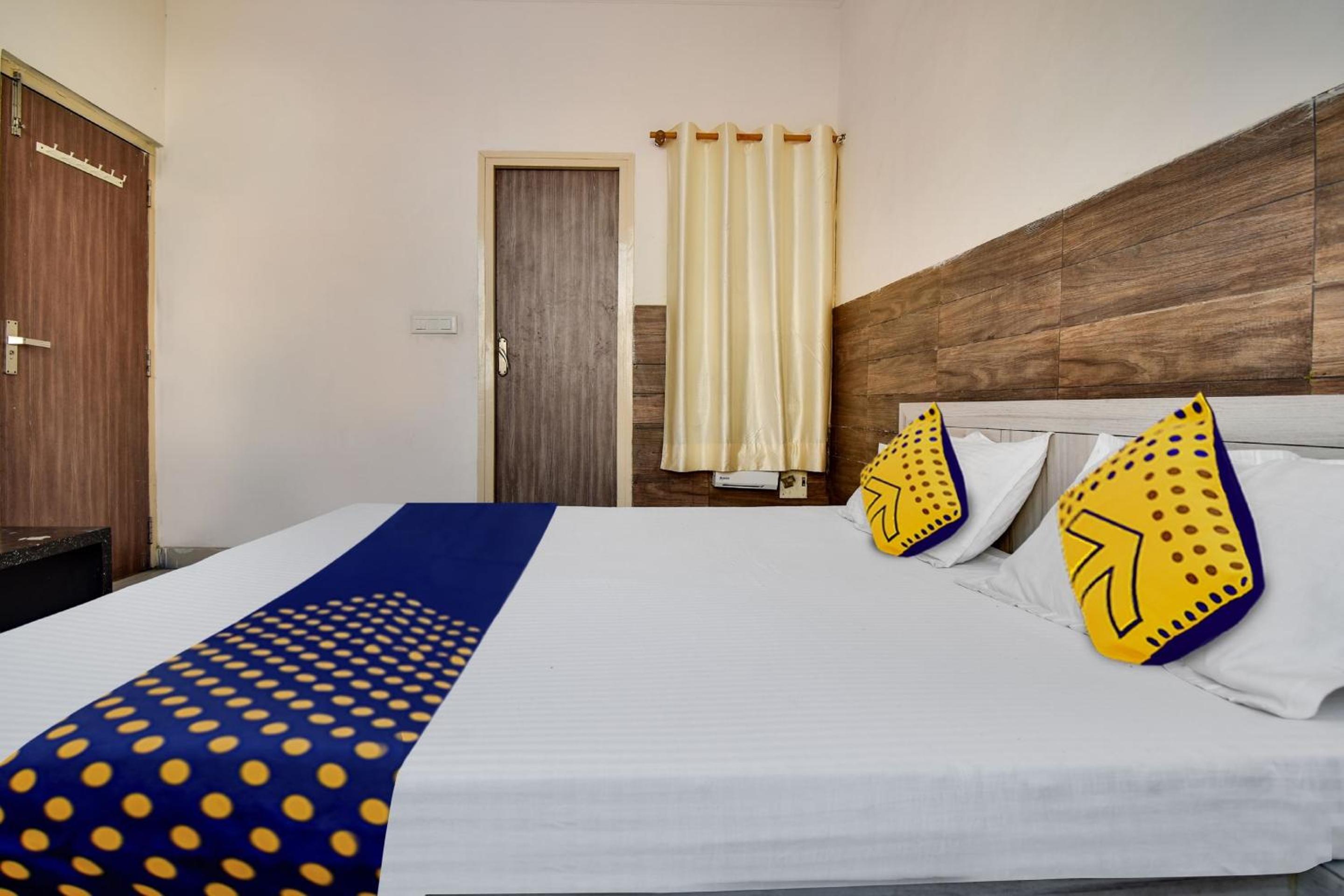 Hotel O Crown Plaza