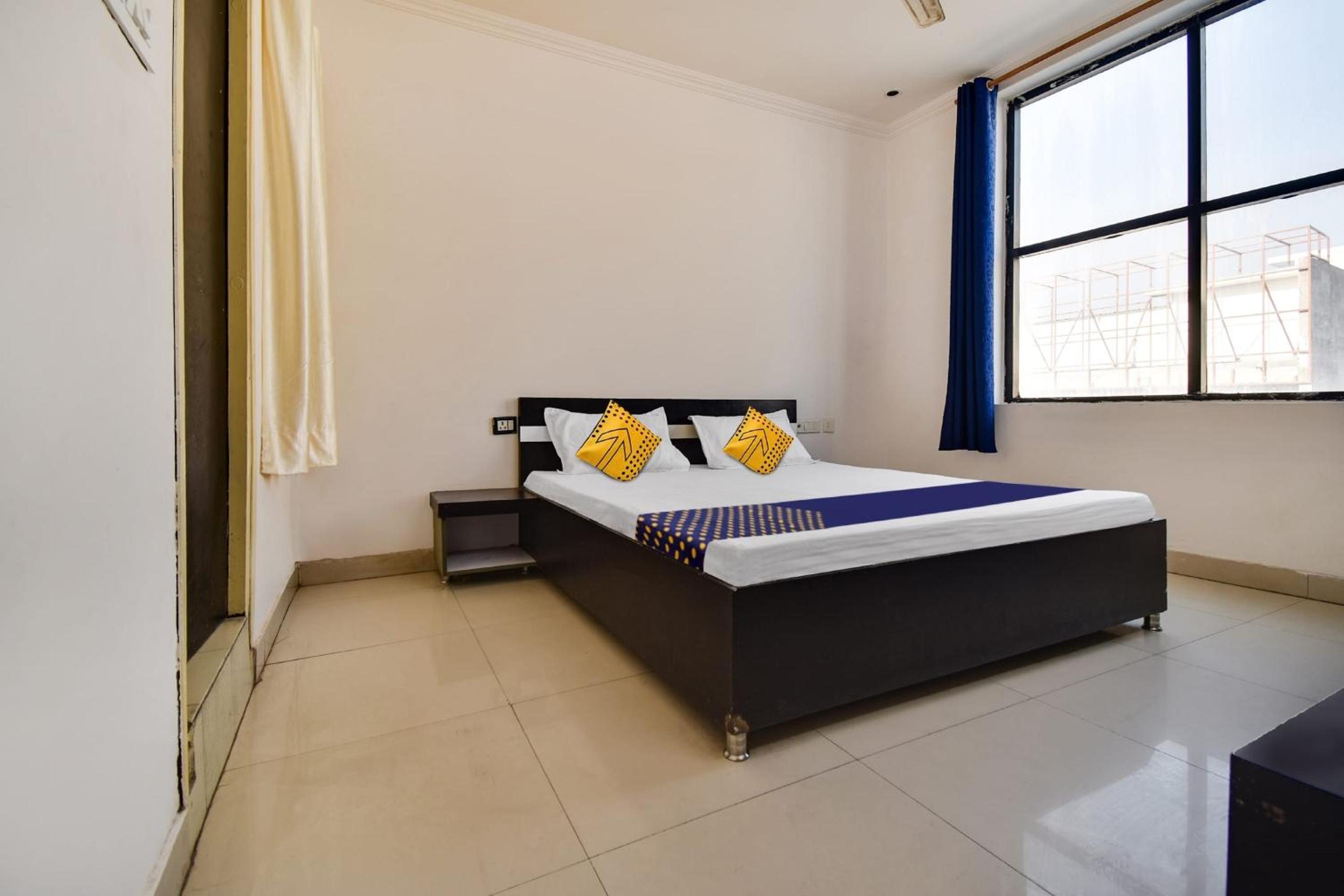 Hotel O Crown Plaza