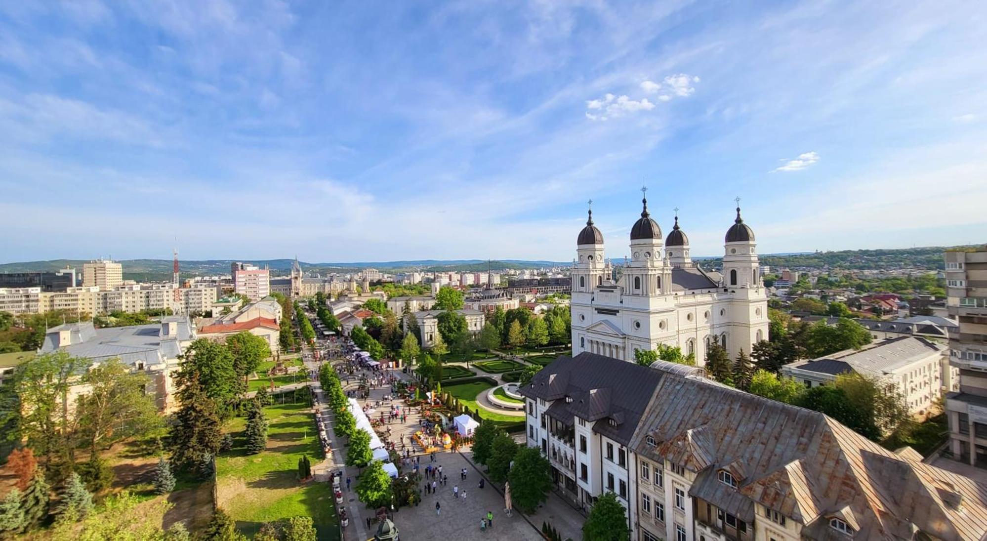 Panoramic penthouse in the heart of Iasi view 5