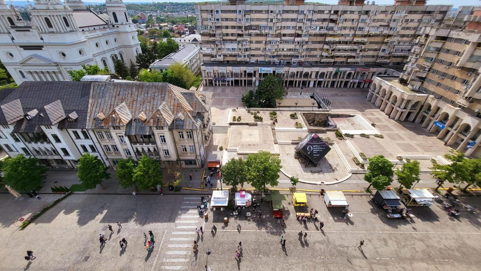 Panoramic penthouse in the heart of Iasi view 2