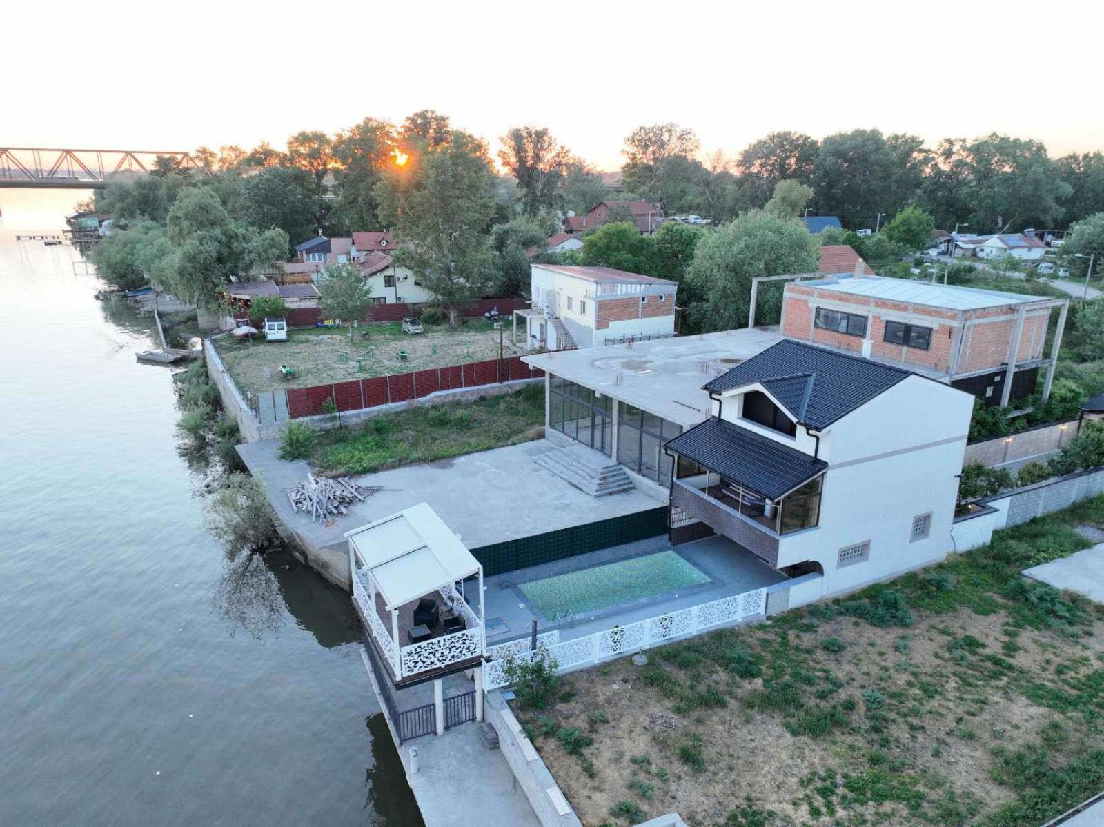 Belgrade River House