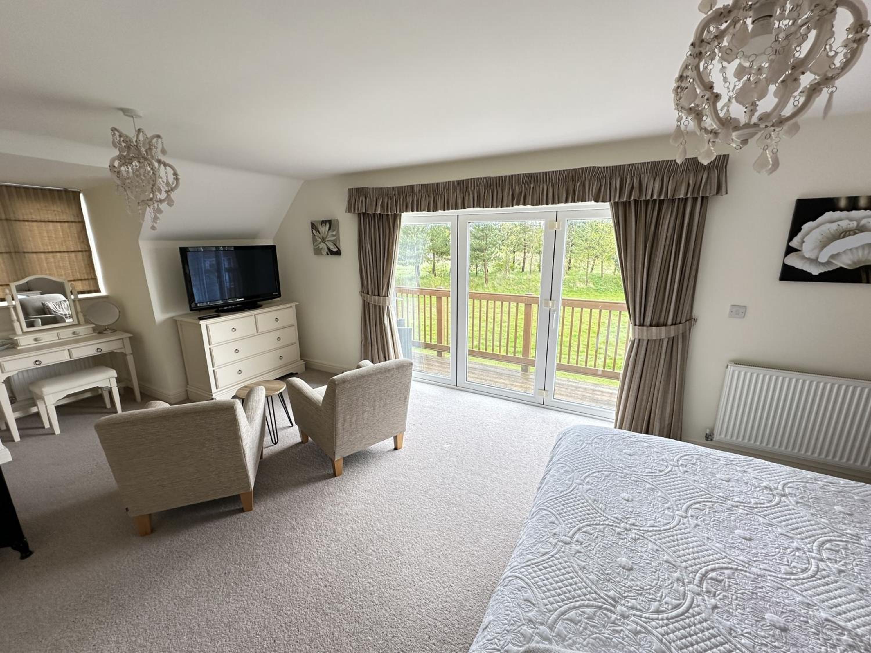 Pastures View - Part of the The Bay Filey Holiday Village with pool, gym and direct beach access, pub, restaurant, tennis and meadows walks