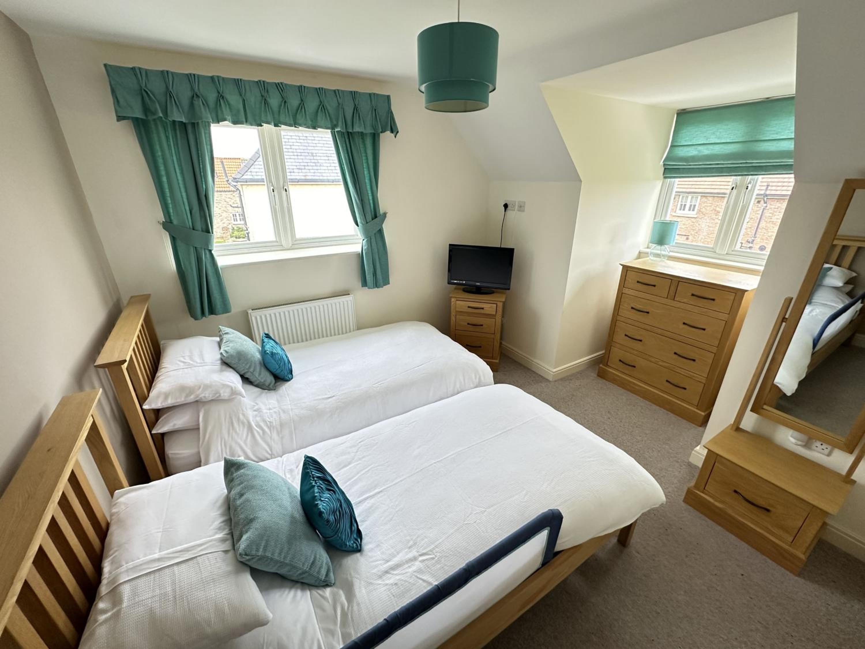 Pastures View - Part of the The Bay Filey Holiday Village with pool, gym and direct beach access, pub, restaurant, tennis and meadows walks