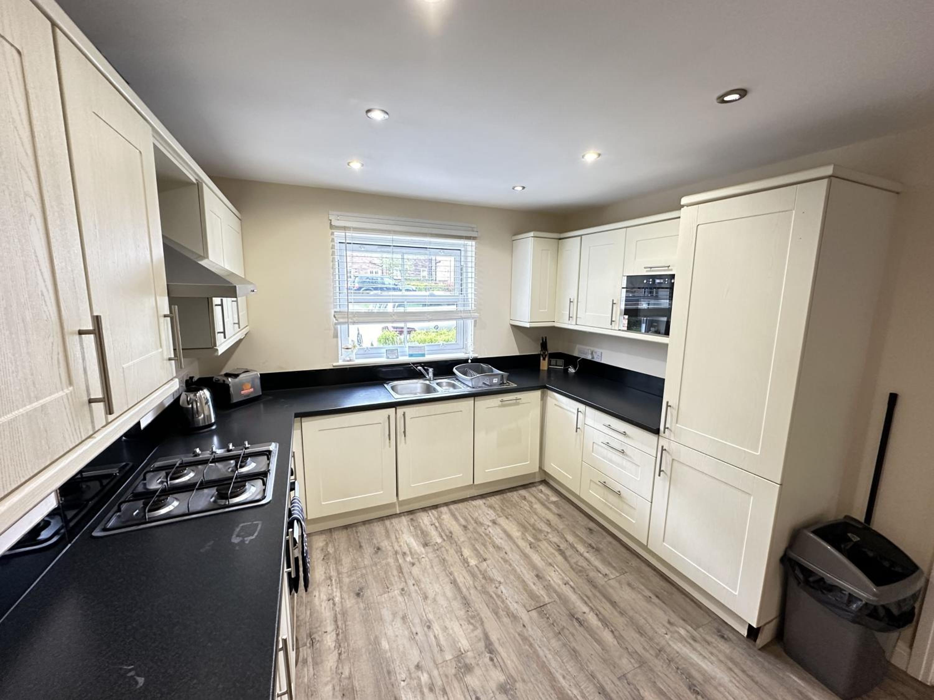 Baybreak - Part of the The Bay Filey Holiday Village with pool, gym and direct beach access, pub, restaurant, tennis and meadows walks