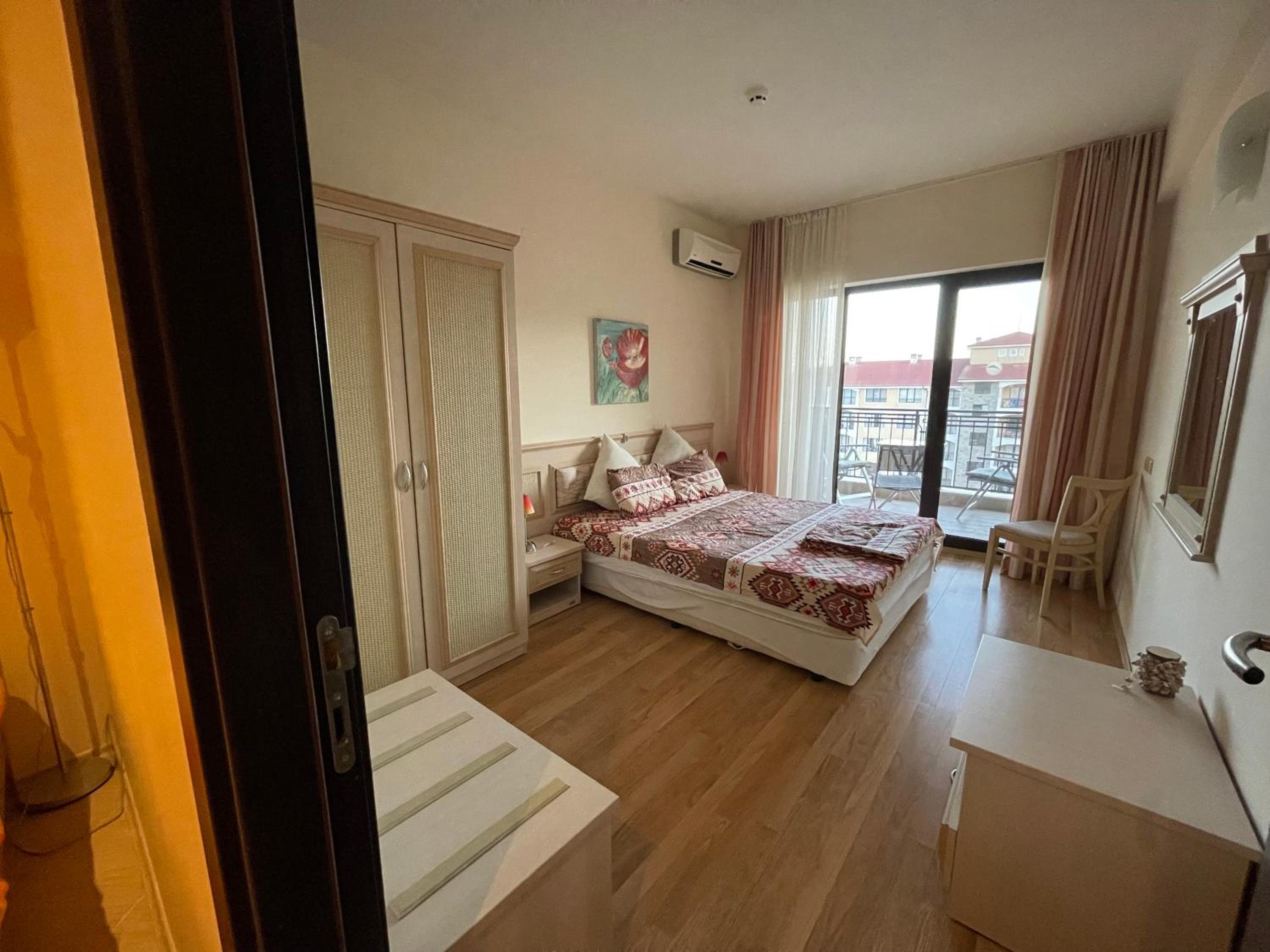 Spacious seaview apartments, 100m to the beach