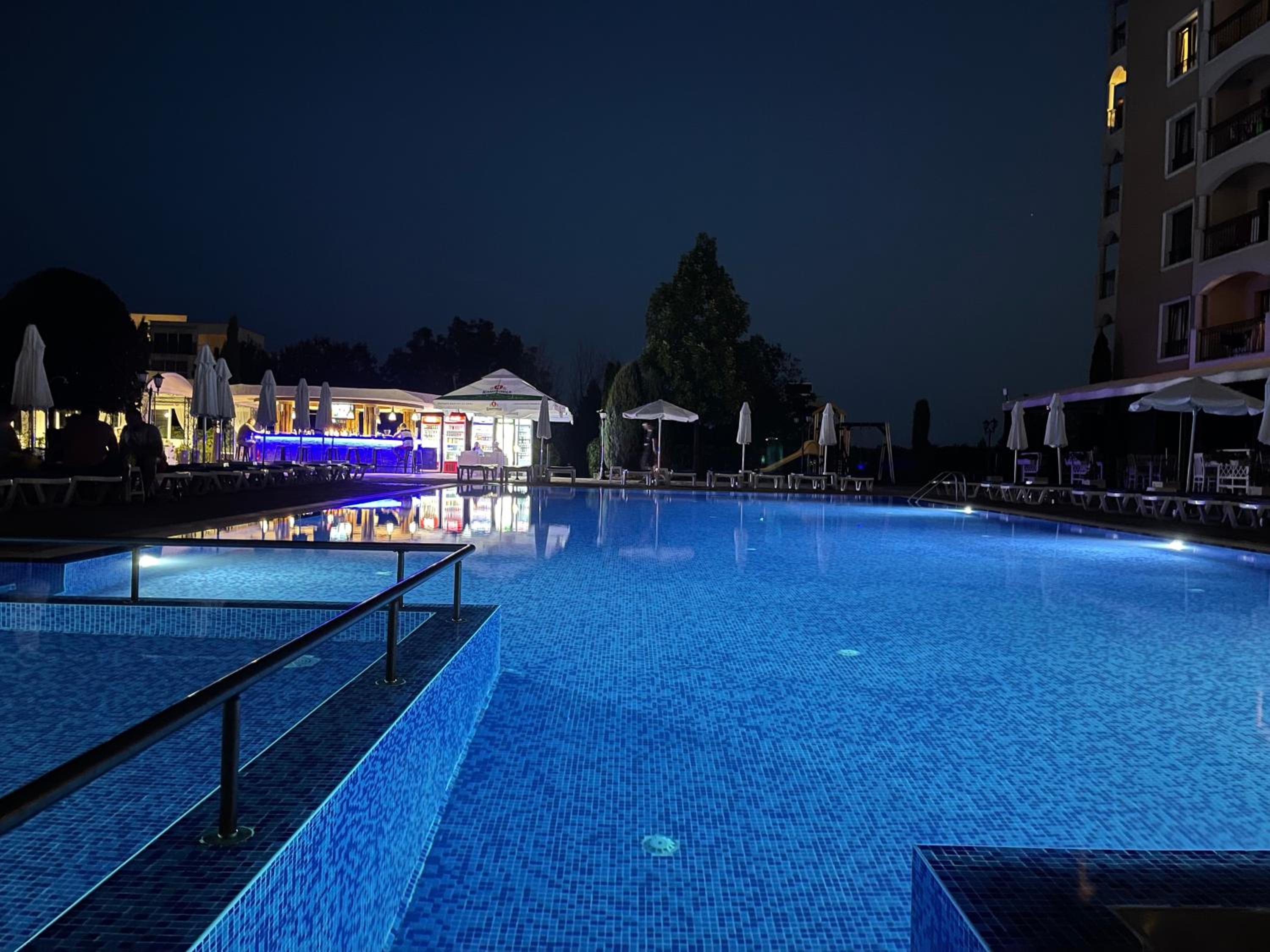 Spacious seaview apartments, 100m to the beach
