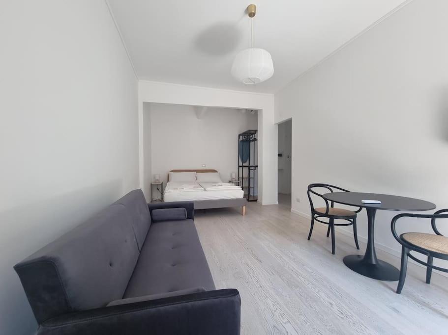 Milan new apartment in lively central area