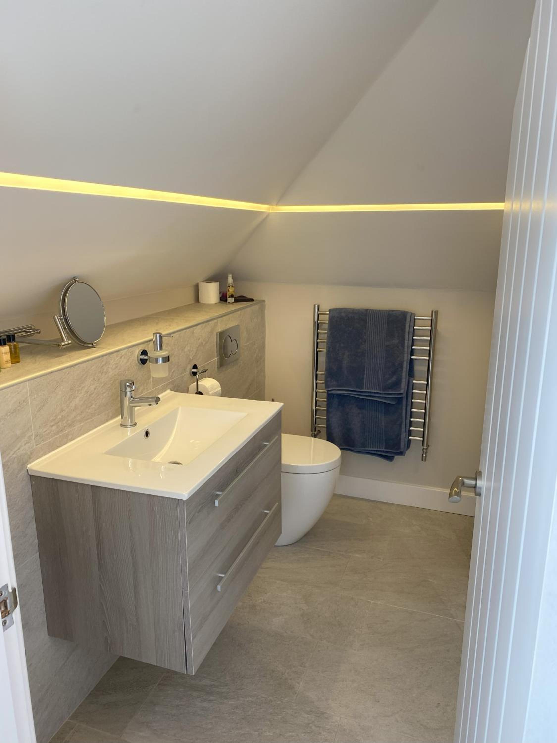 Luxury retreat with hot tub & wood burner - Mylor