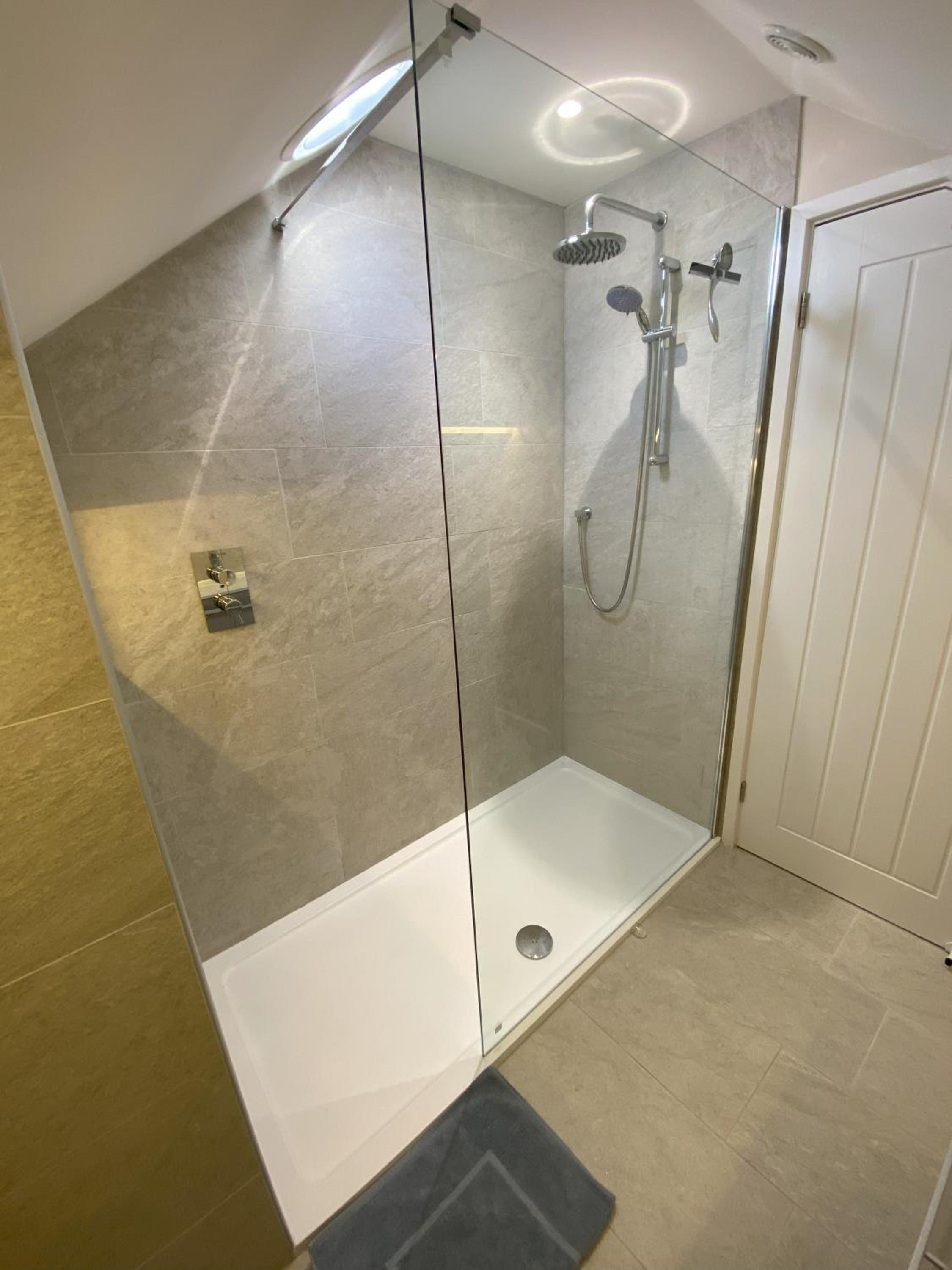 Luxury retreat with hot tub & wood burner - Mylor