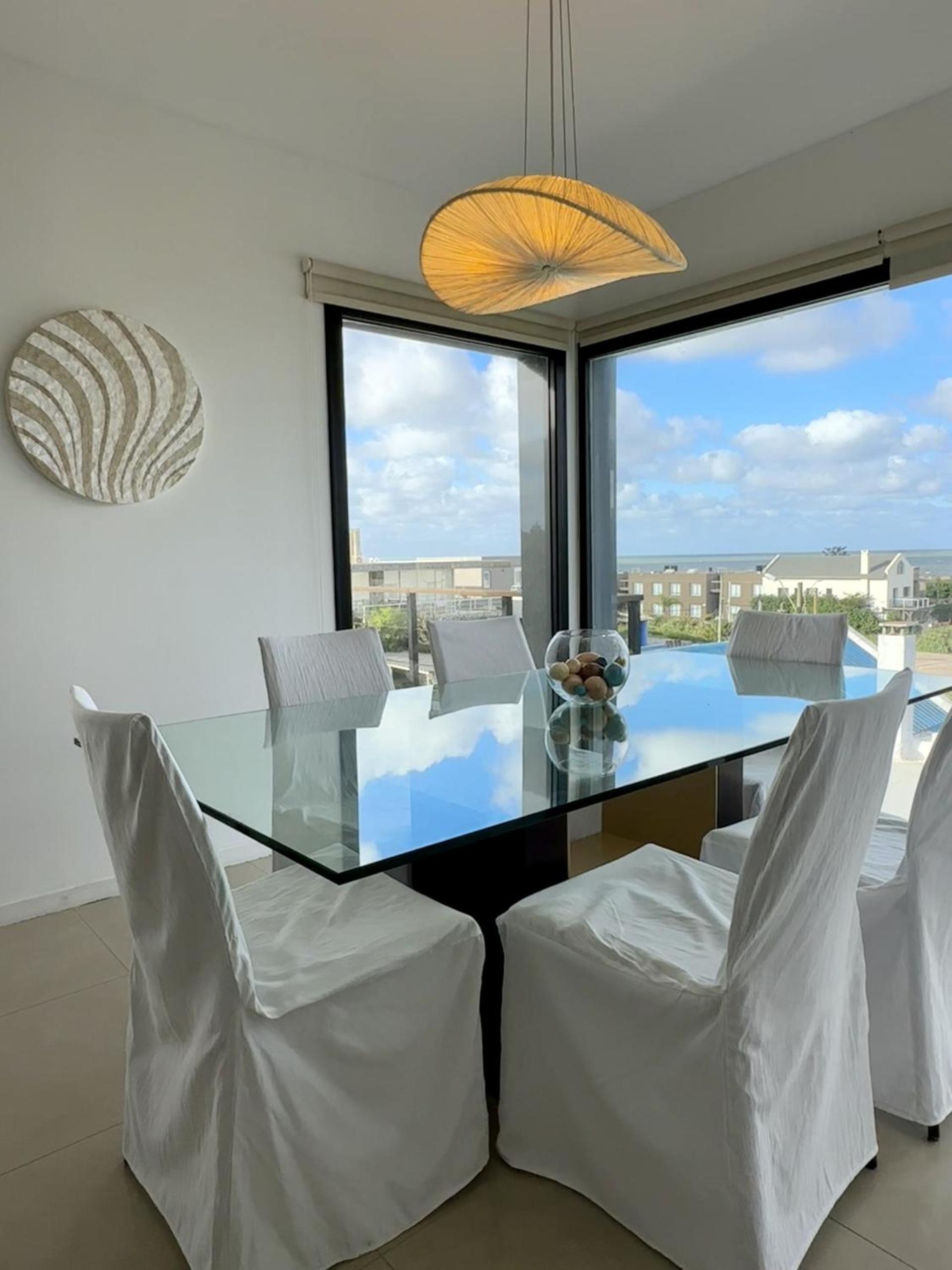 Amplio duplex al mar en manantiales