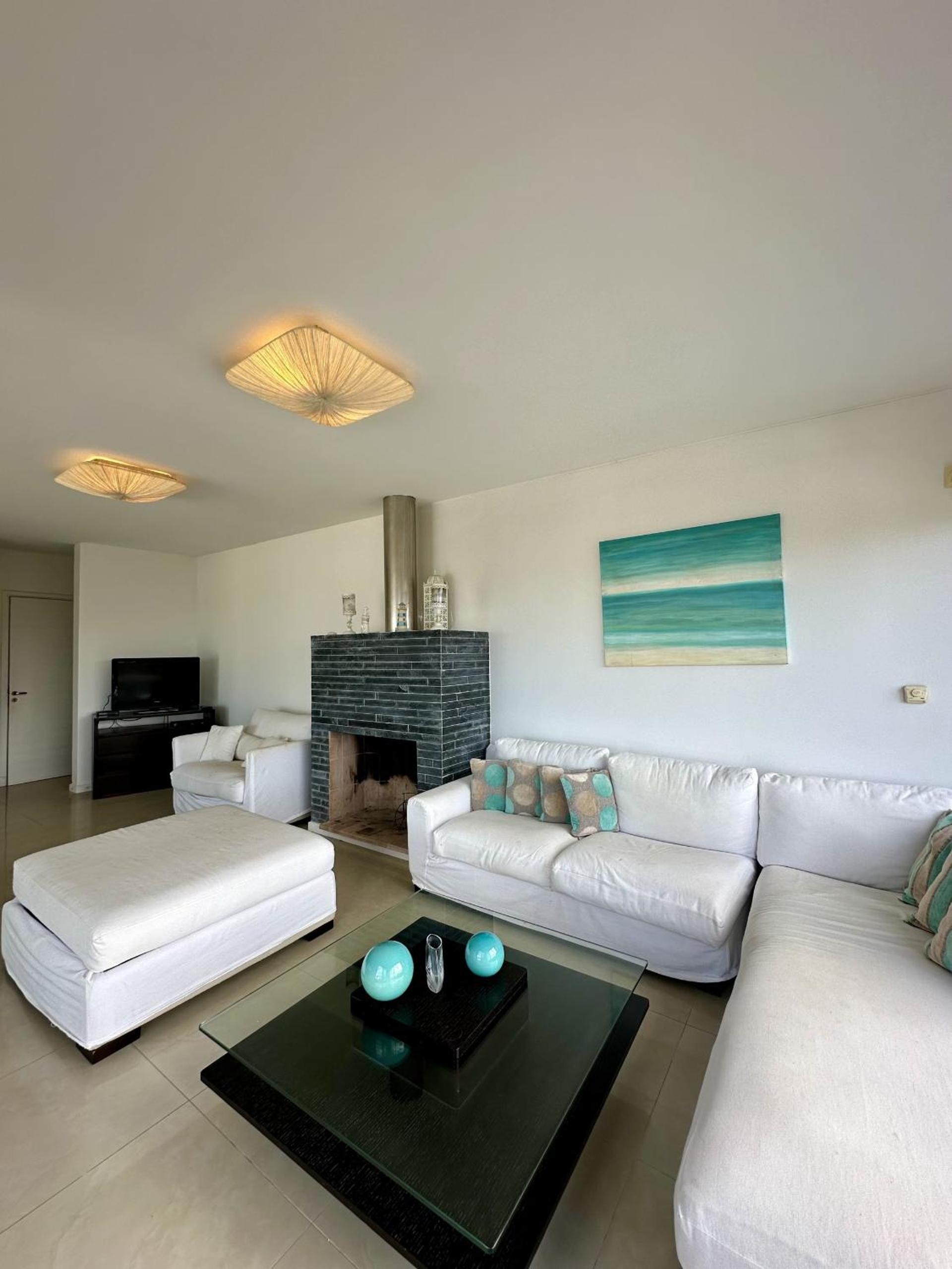 Amplio duplex al mar en manantiales