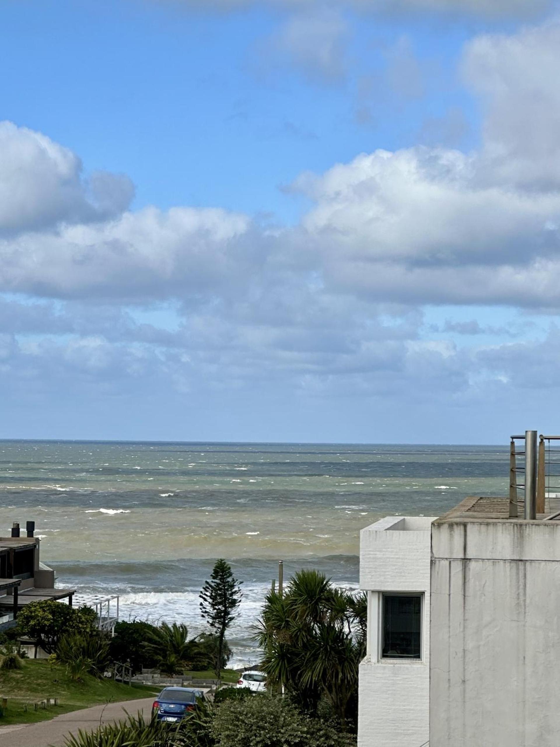 Amplio duplex al mar en manantiales