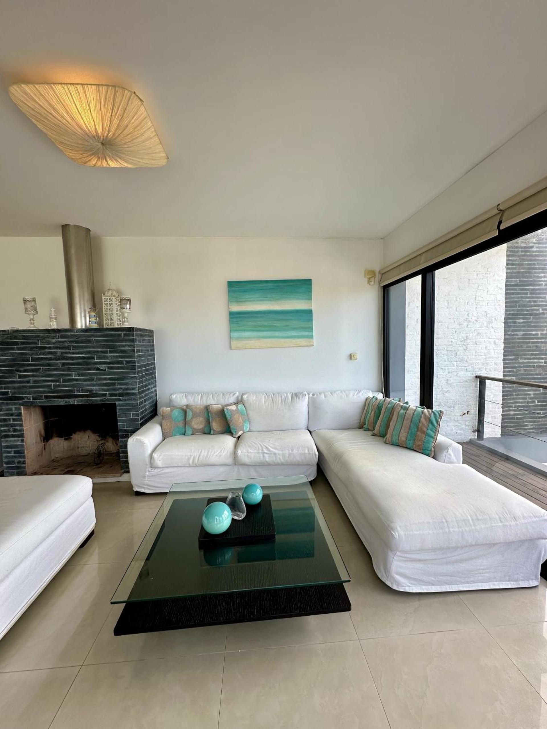 Amplio duplex al mar en manantiales