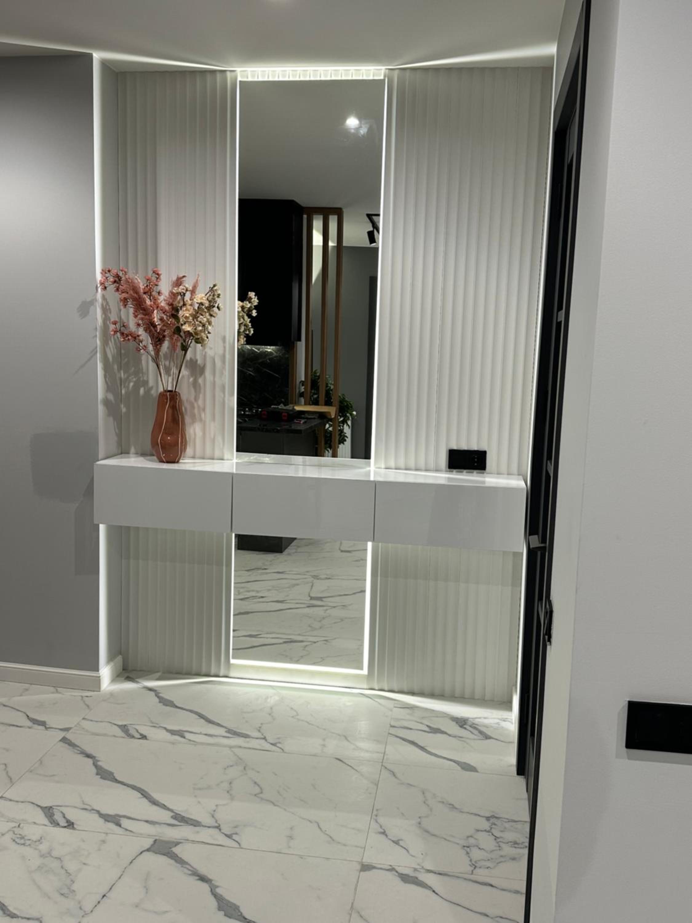 Ultra Luxury 1 Bedroom Appt in Centre view 3