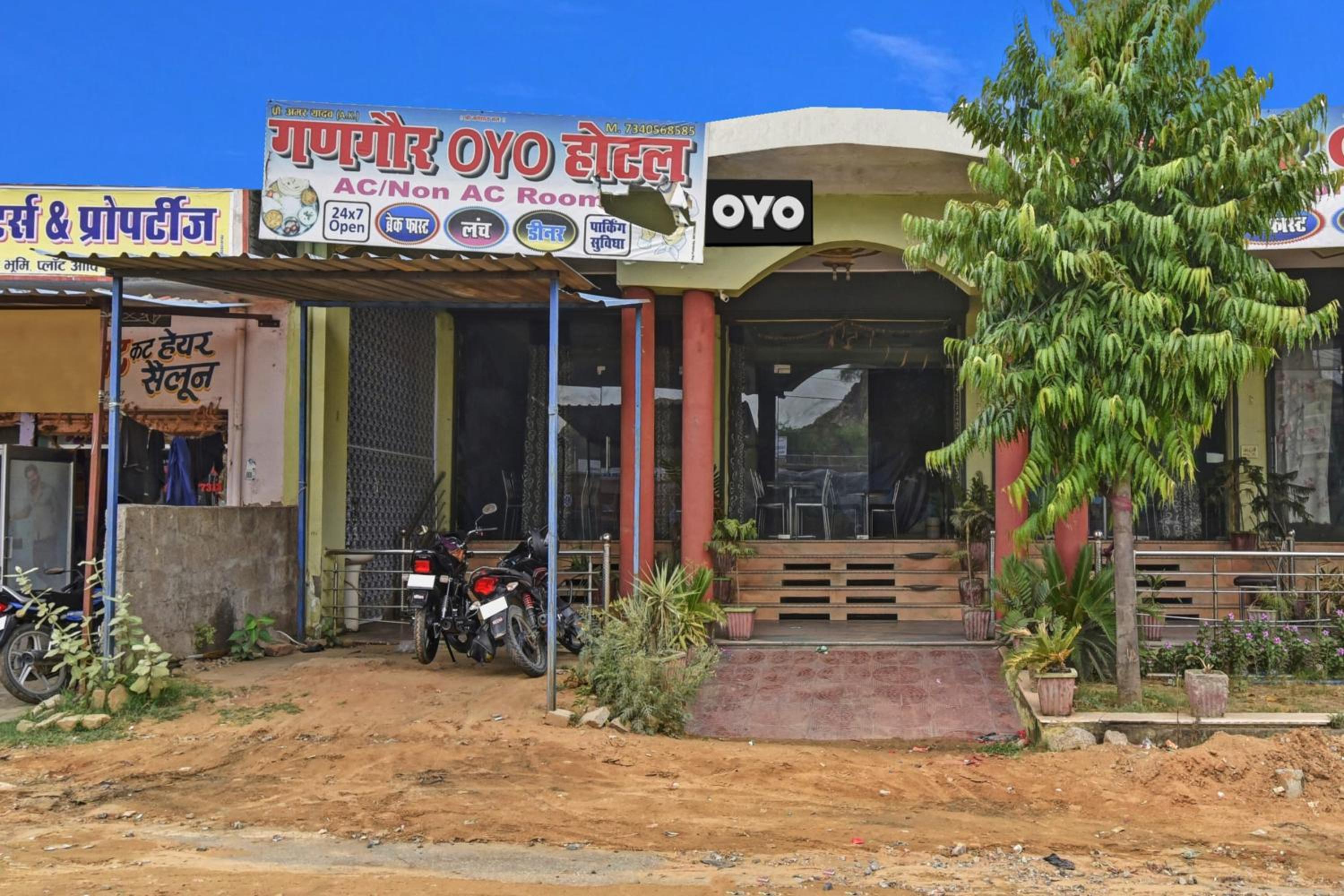 Hotel O Gangaur Midway