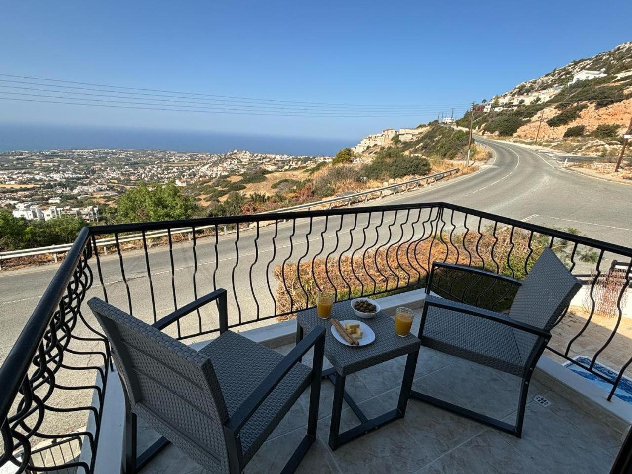 Villa Chara Spectacular panoramic views!