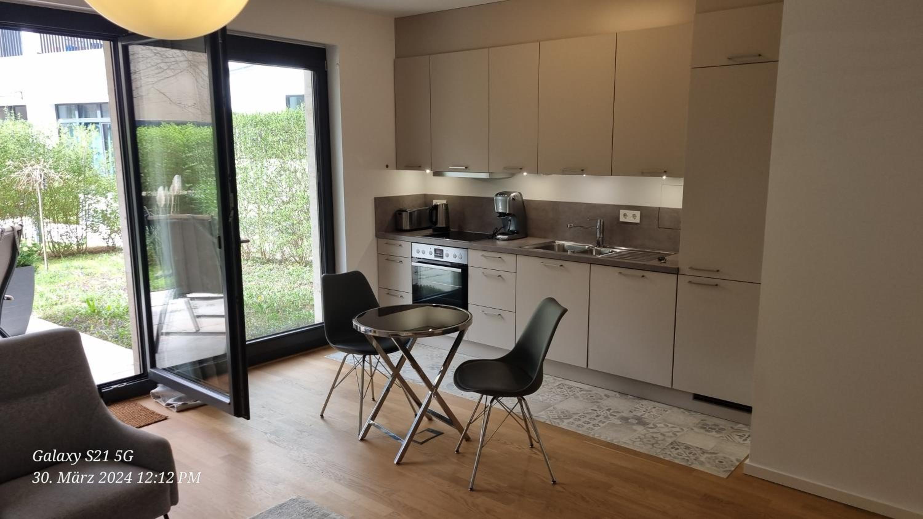 LUXI luxuriöses Appartement mit Terrasse und Garten mitten in Berlin