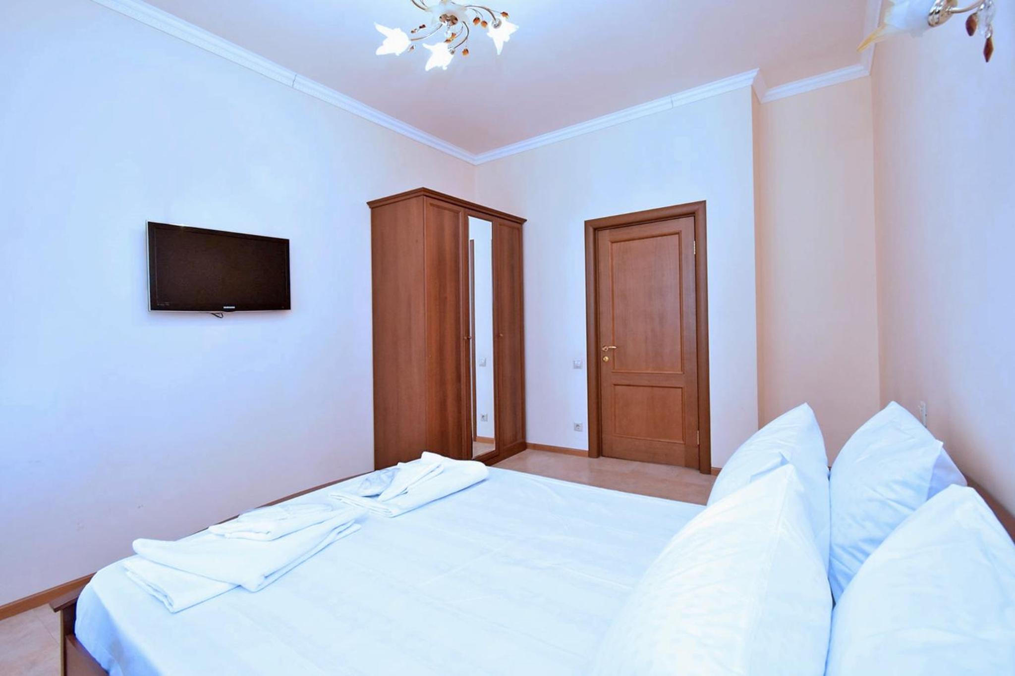Bright 2 Bedroom Apartment Mayrig Building, with nice Balcony View, near Republic Square