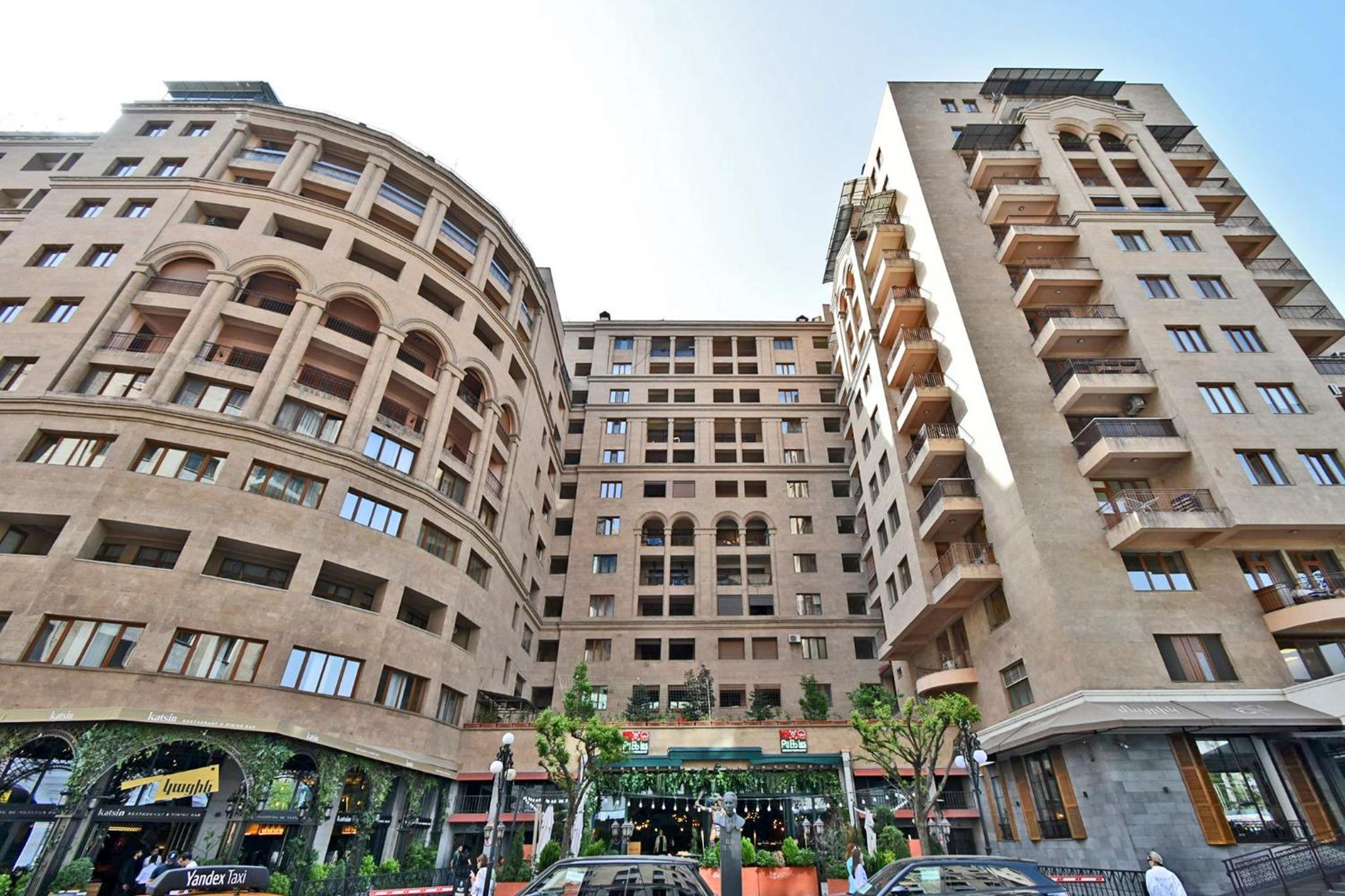 Bright 2 Bedroom Apartment Mayrig Building, with nice Balcony View, near Republic Square