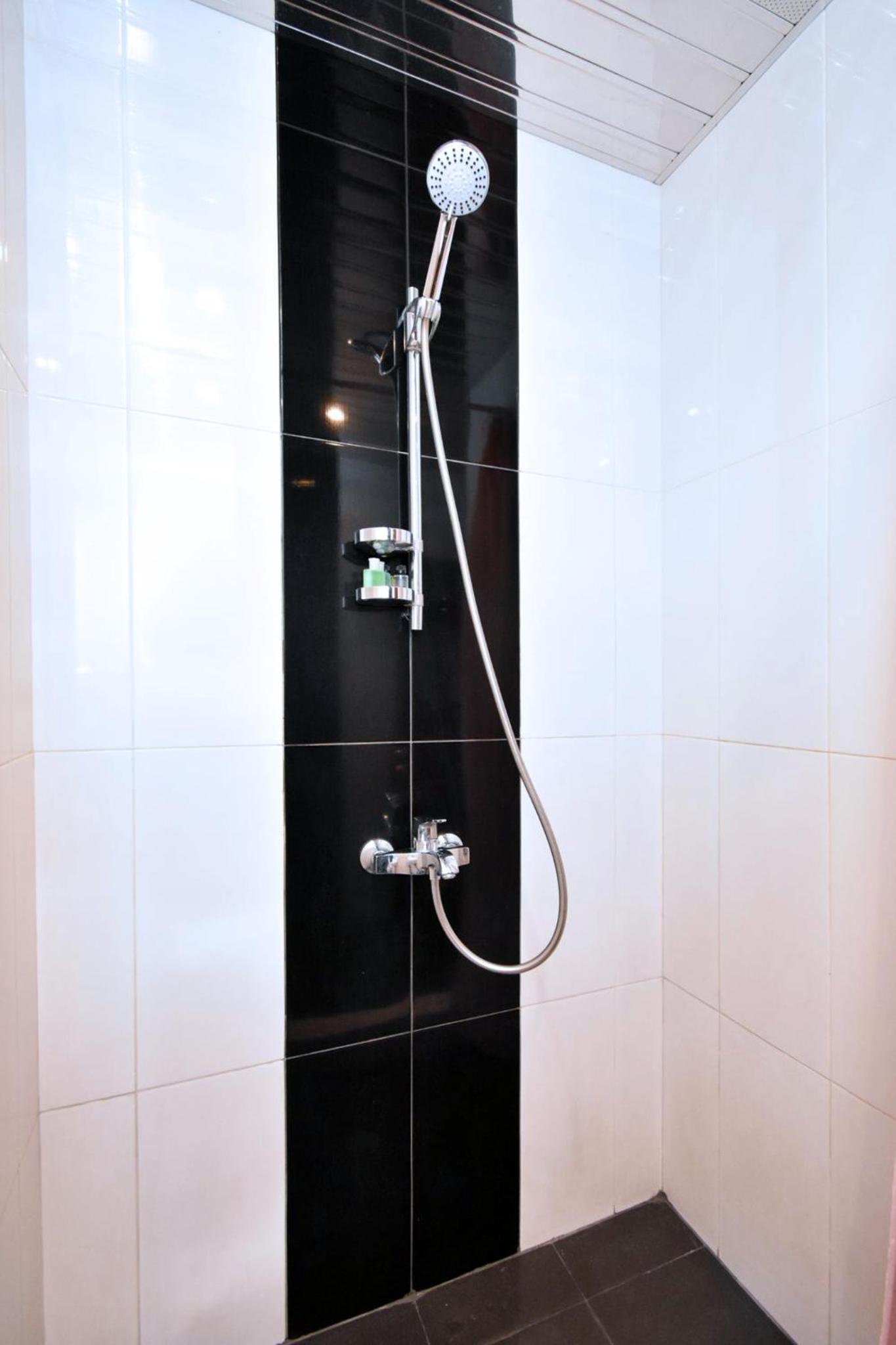 Bright 2 Bedroom Apartment Mayrig Building, with nice Balcony View, near Republic Square