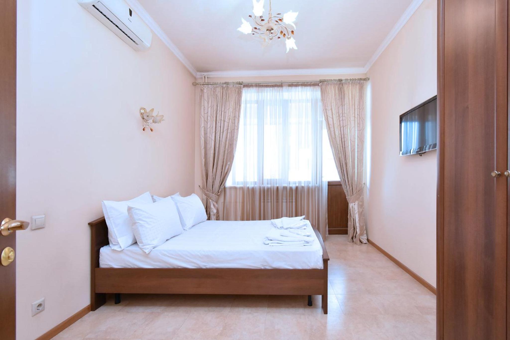 Bright 2 Bedroom Apartment Mayrig Building, with nice Balcony View, near Republic Square