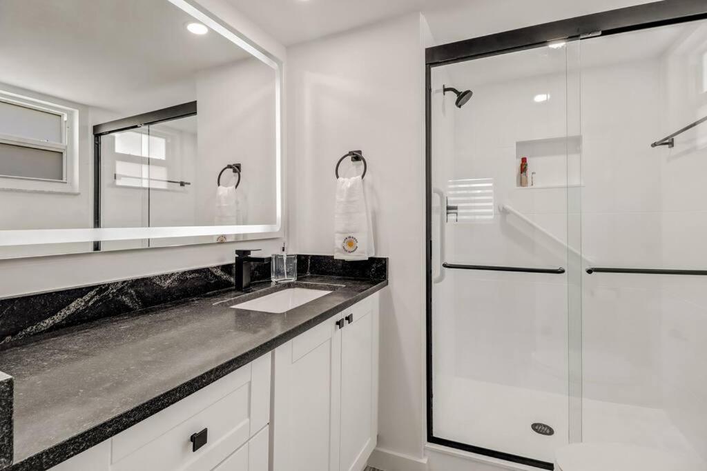 Sweet vacation condo in prime location view 3
