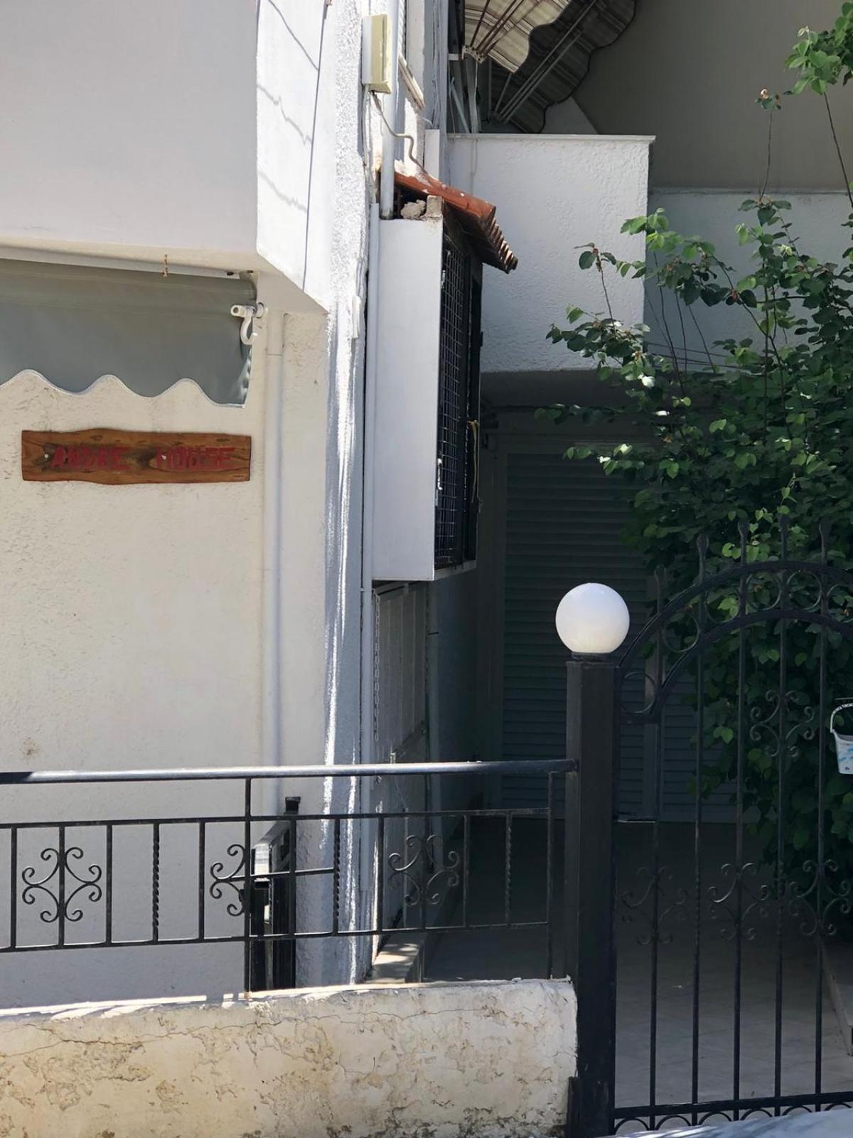 Andres house