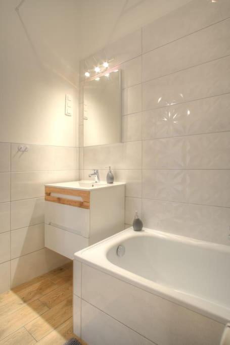 CastleHill1011- FREE parking and AC by Fishermans Bastion view 5