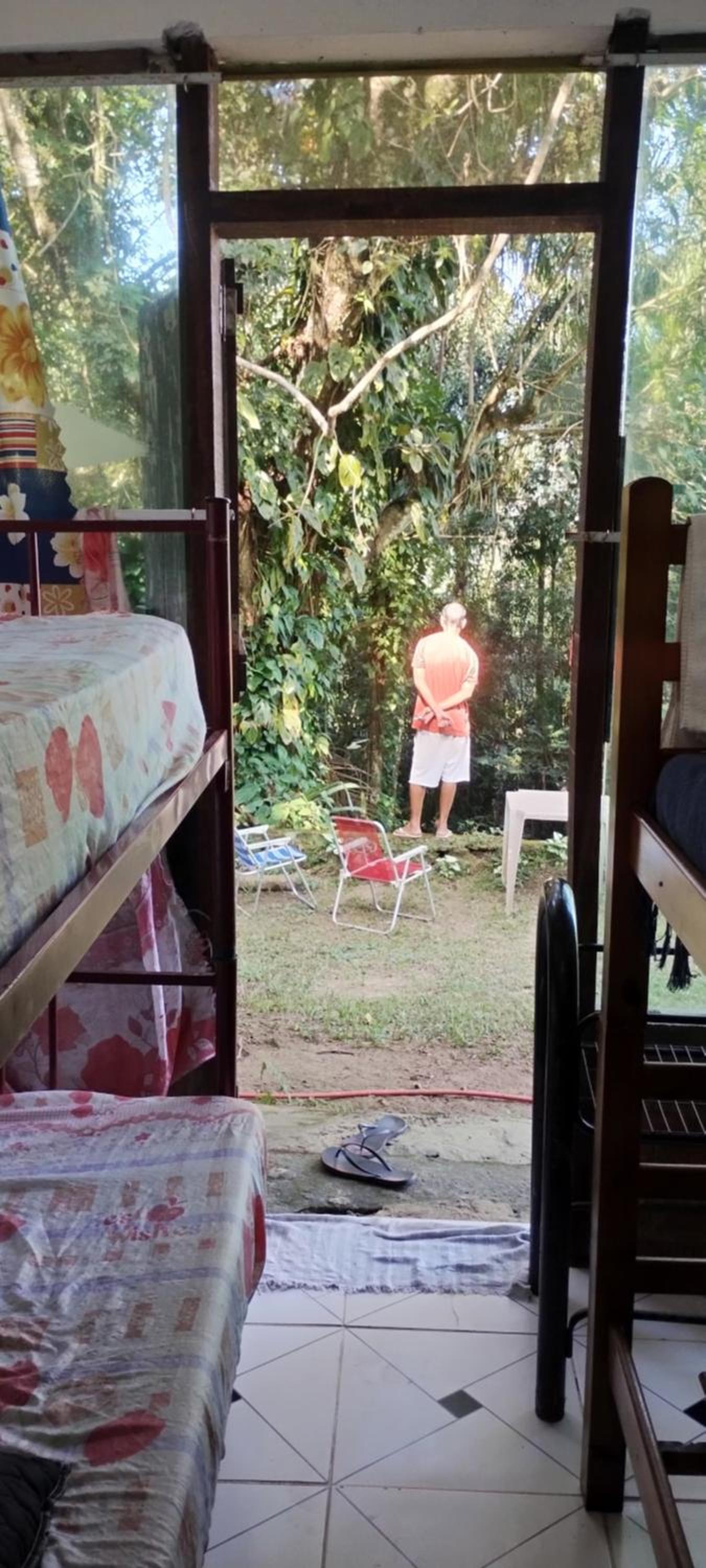 Suíte 2 beliches, cozinha e quintal compartilhados