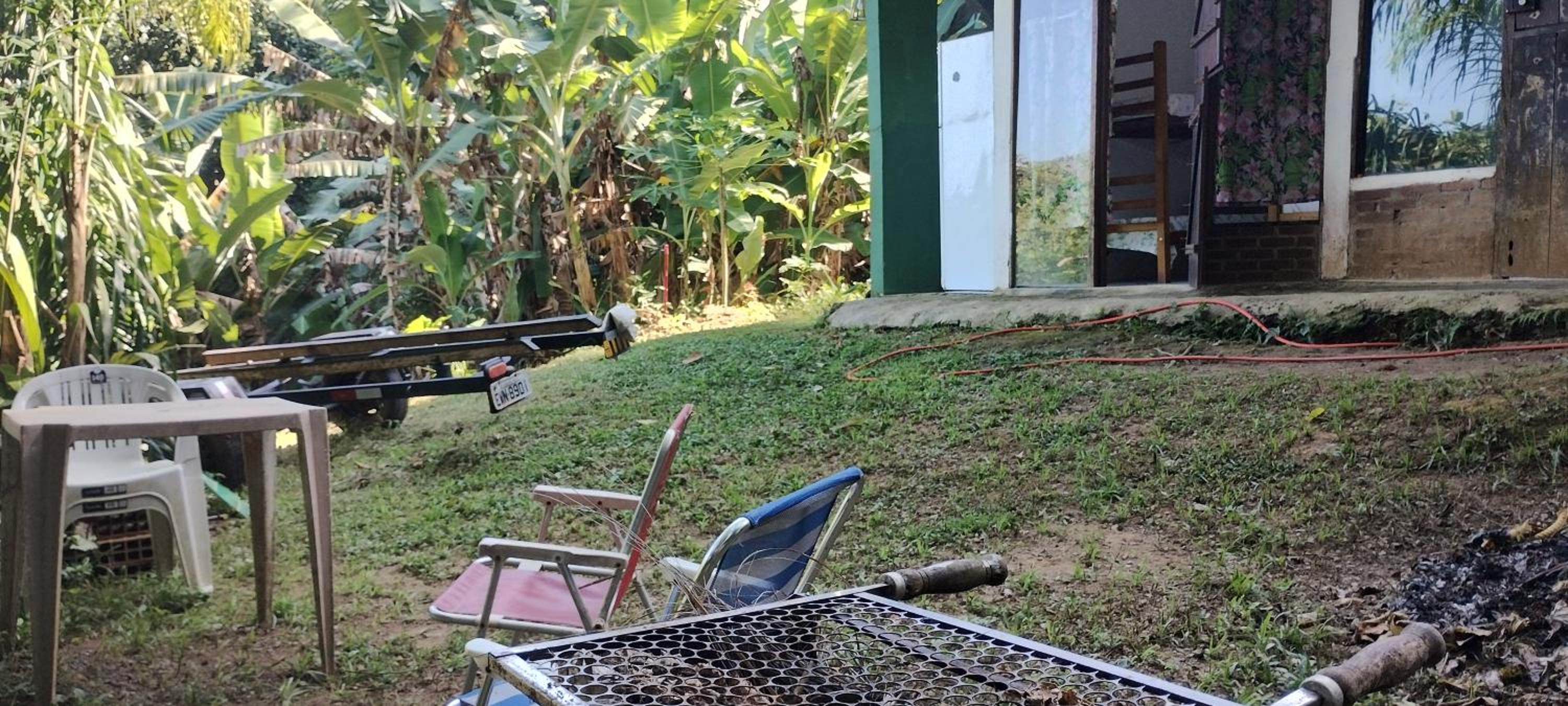 Suíte 2 beliches, cozinha e quintal compartilhados