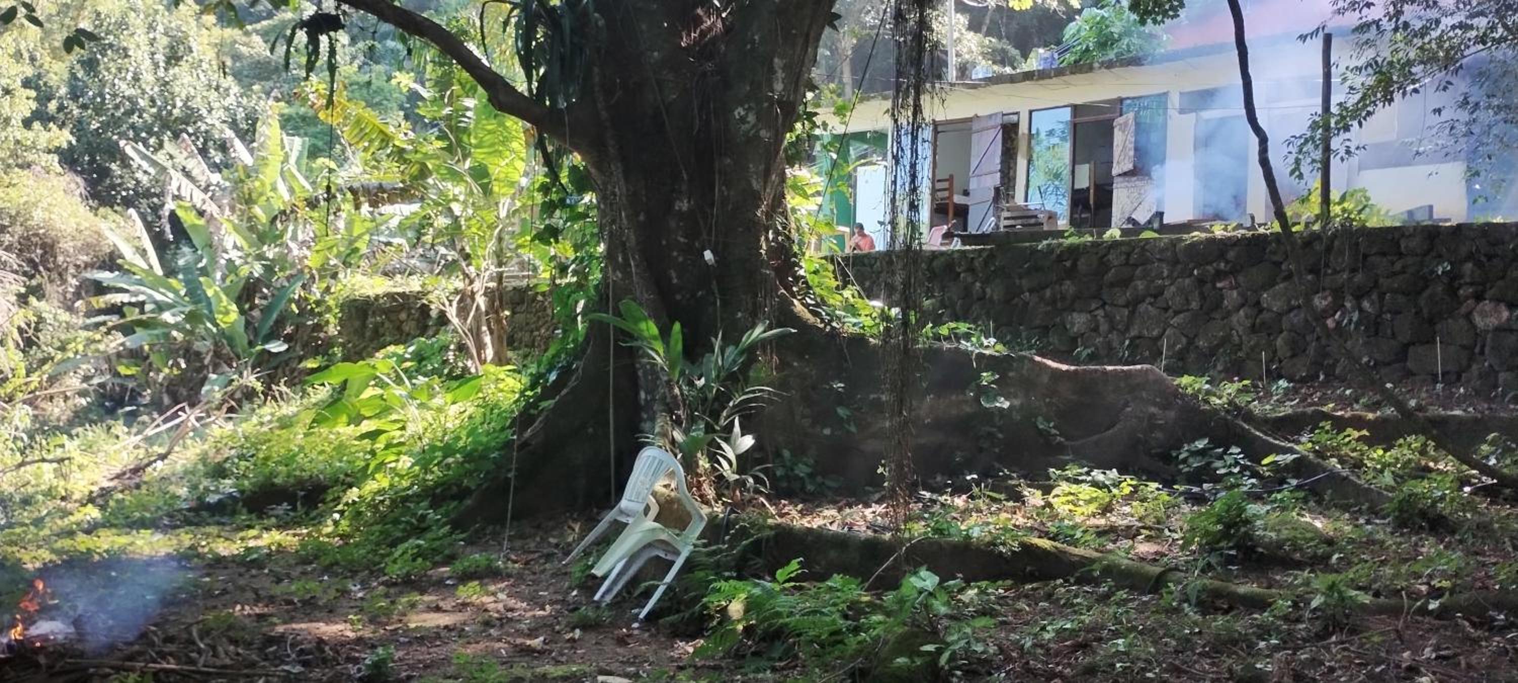 Suíte 2 beliches, cozinha e quintal compartilhados