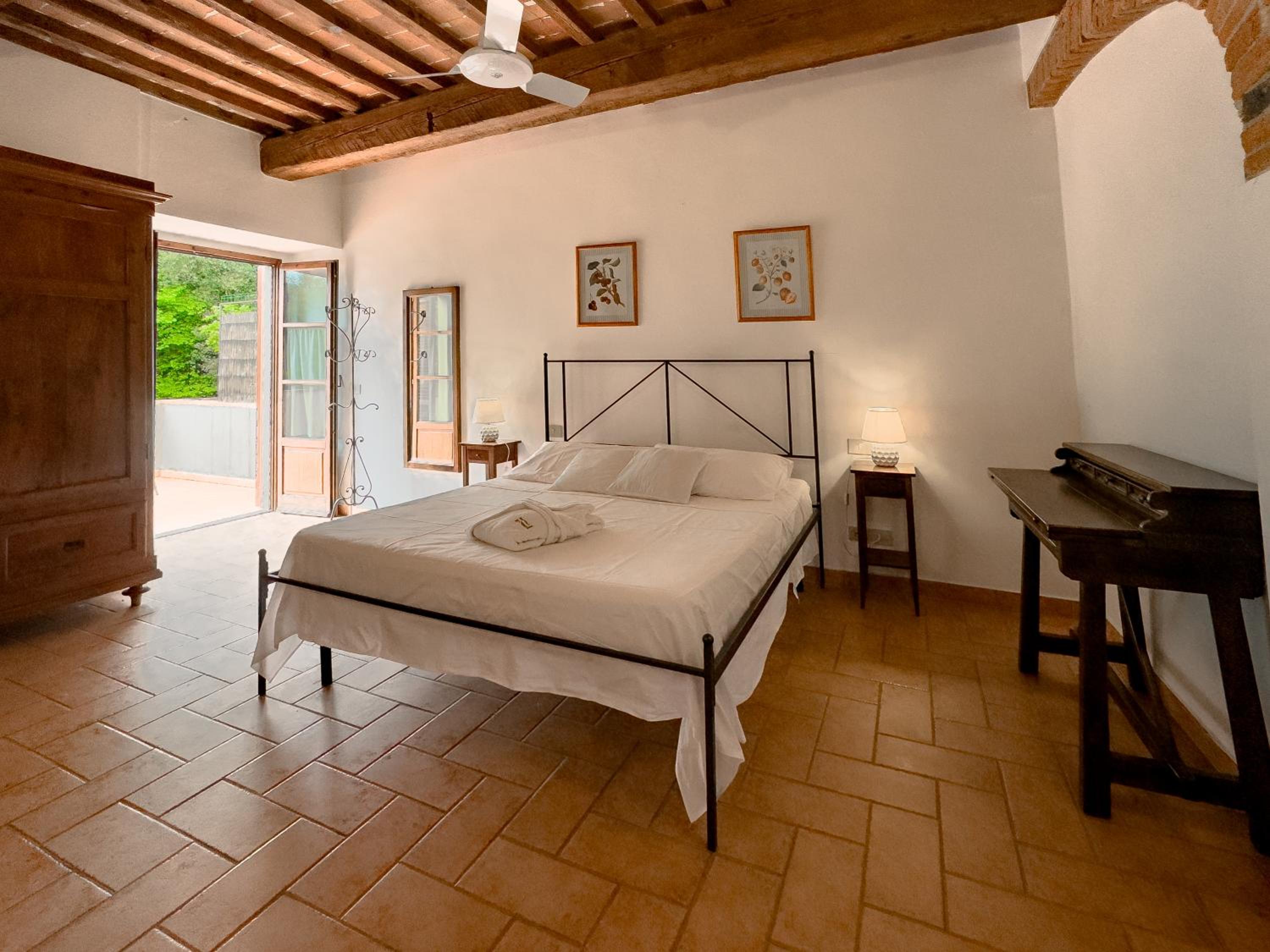 La Ferriera Exclusive Resort - Pool & Waterfall view 5