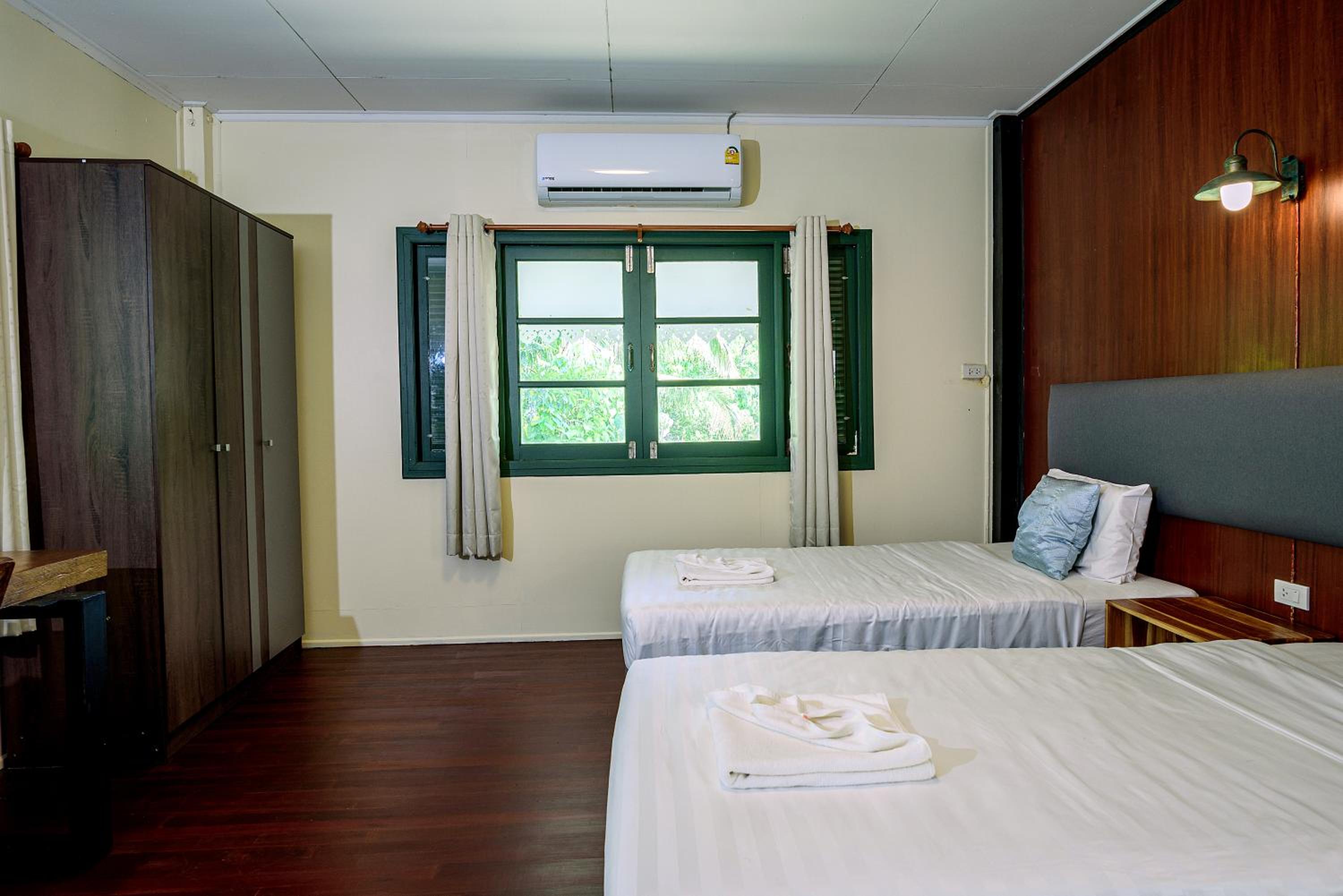 Bann Mangkud Khaolak