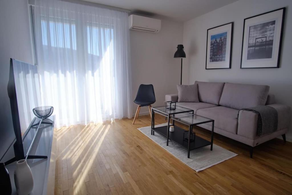 Beautiful view, city center apartment Herzeg