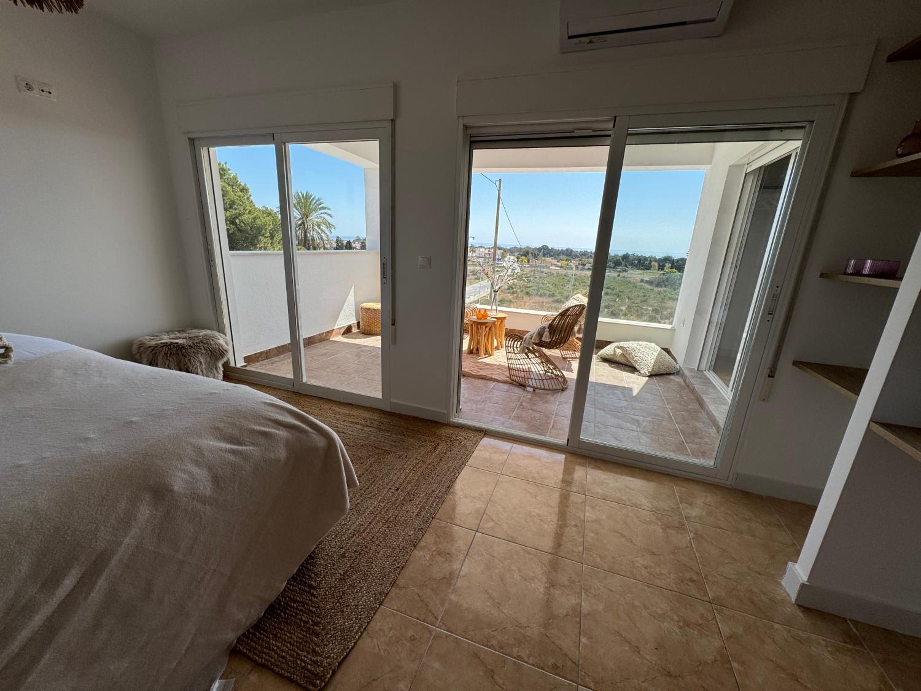 Beach house La Marina