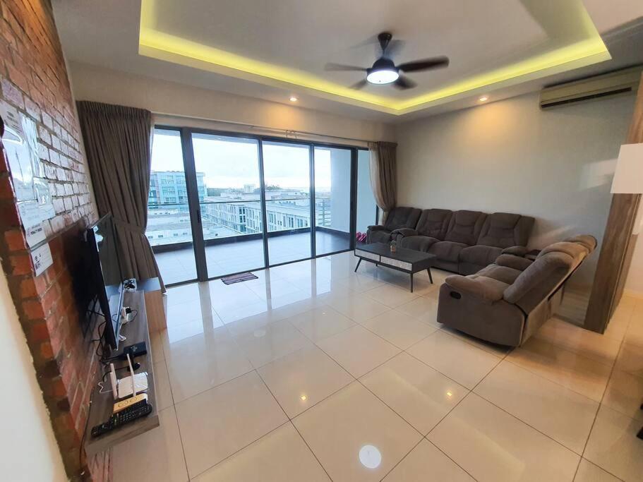 L Homestay THE LOFT IMAGO Spacious House Big Family
