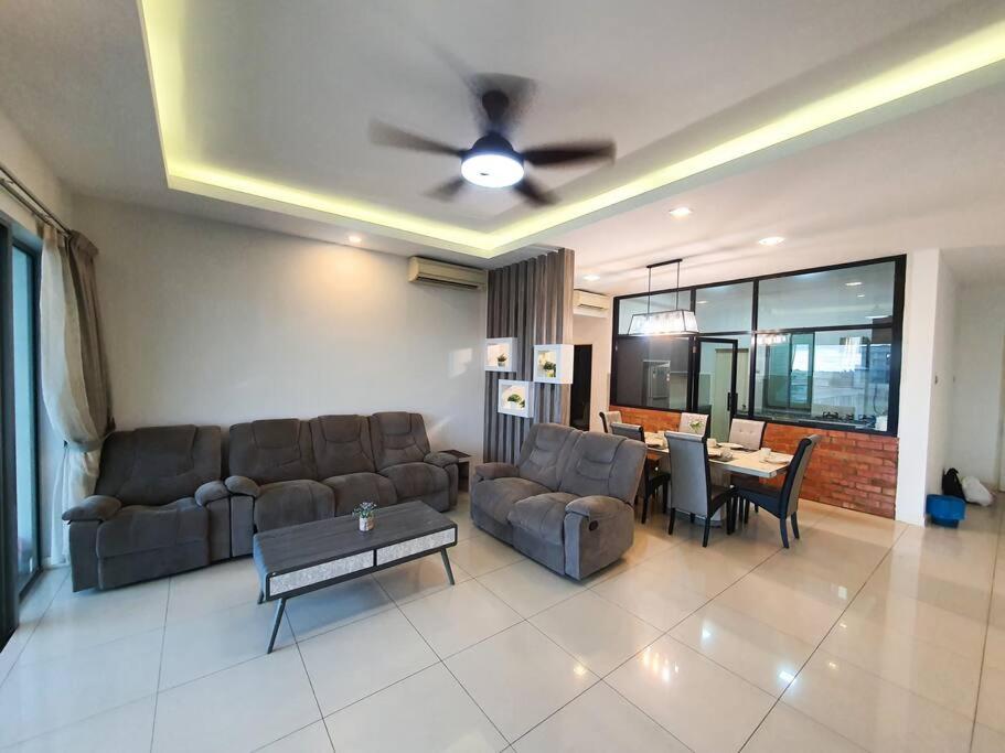 L Homestay THE LOFT IMAGO Spacious House Big Family